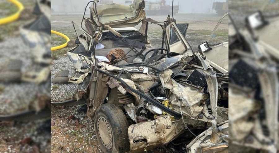 Çanakkale'de otomobil çekiciye çarptı: 2 ölü