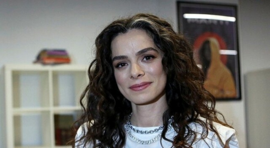 Özge Özpirinççi'den 'Kızıl Goncalar'a destek