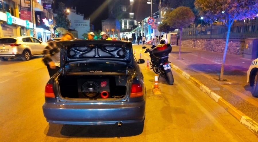 Balıkesir'de kurallara uymayan sürücülere ceza yağdı