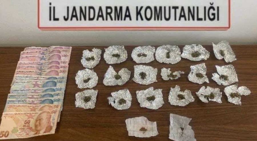 Jandarma uyuşturucuya geçit vermiyor: 8 gözaltı