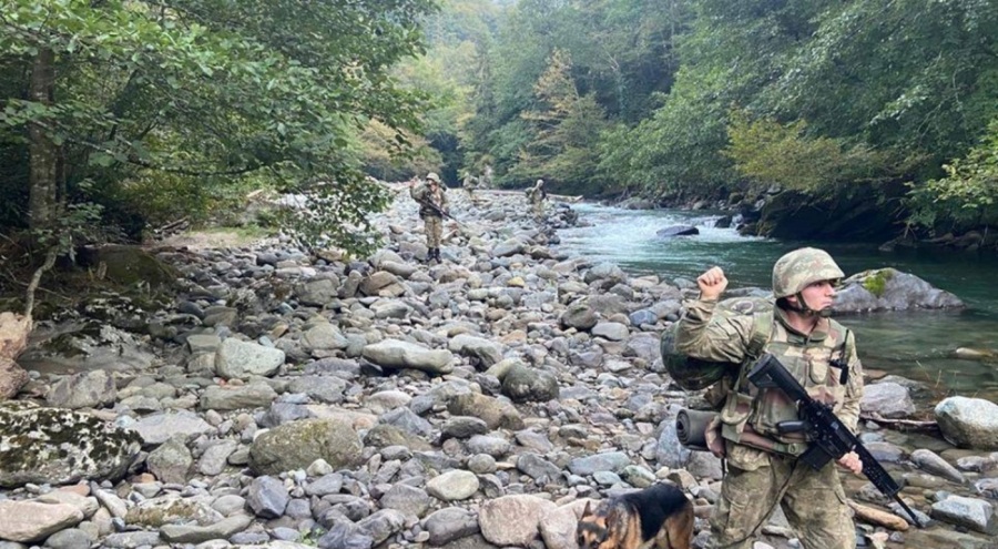 Milli Savunma Bakanlığı: 2'si FETÖ mensubu 4 kişi yakalandı