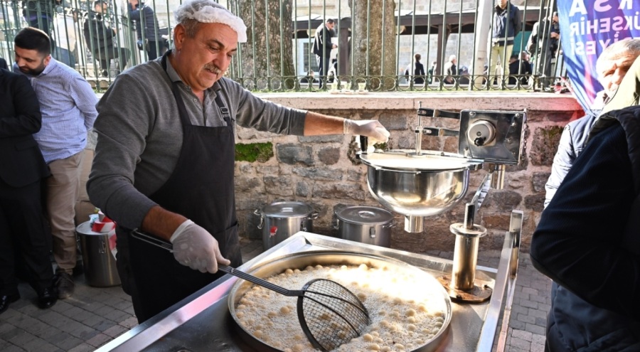 Bursa'da şehitlerin anısına 4 farklı yerde lokma dağıtıldı