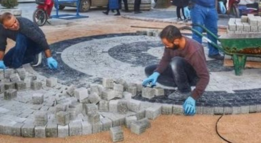 Yenişehir'de hal içindeki sokakların zemini dekoratif taşlarla yenileniyor
