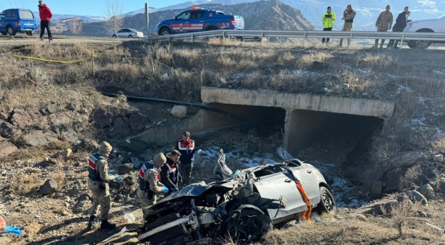 Erzurum'da otomobil şarampole uçtu, 3 kişi öldü