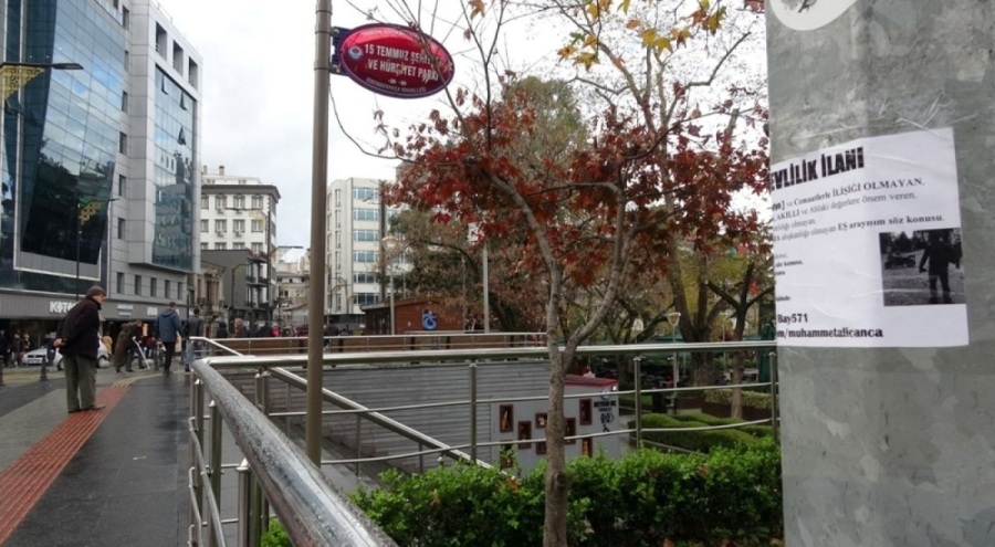 Görenleri şaşkına çevirdi! Hayatının aşkını ilanla arıyor