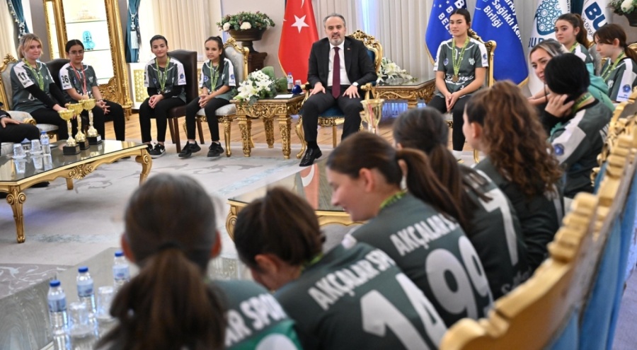 Şampiyon sporcular, Başkan Aktaş'ı ziyaret etti