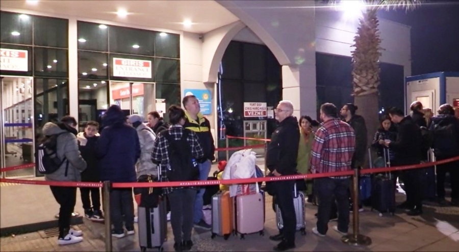 Ayvalık'tan Midilli Adası'na geçişlerde yılbaşı yoğunluğu yaşanıyor