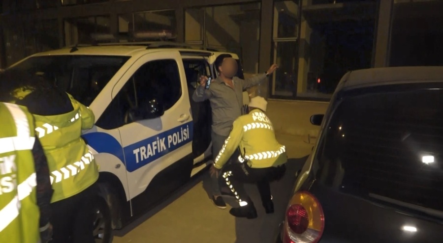 Bursa'da yılbaşı gecesi lüks aracıyla polis uygulamasına takıldı!