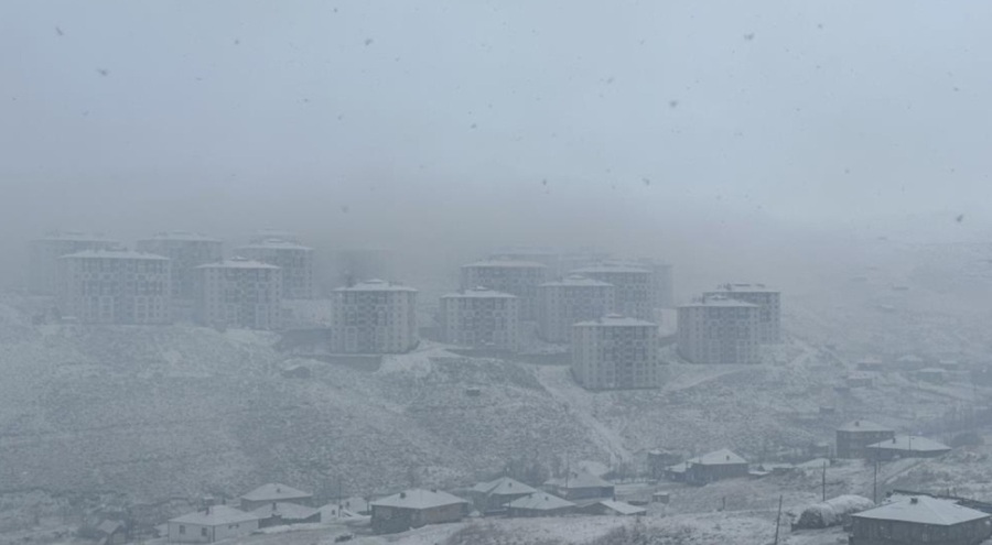 Hakkari'de uçak seferlerine yoğun sis engeli!