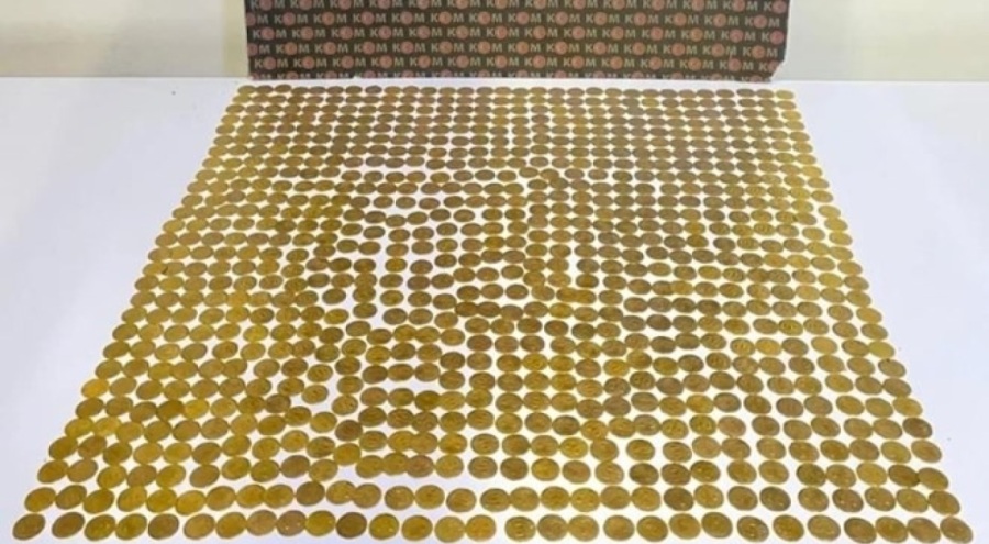 Yolcu otobüsünde tarihi eser niteliğinde 866 altın sikke ele geçirildi