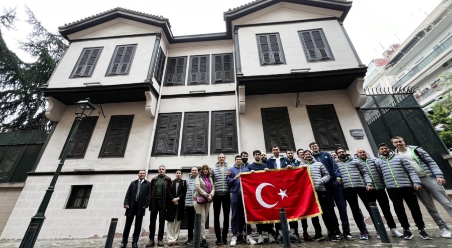 Tofaş Basketbol Takımı, Selanı̇k'te Atatürk'ün doğduğu evi ziyaret etti