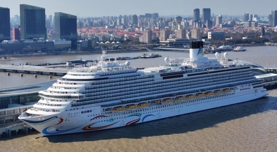 Çin'in yerli üretim büyük yolcu gemisi ilk ticari seferine çıktı