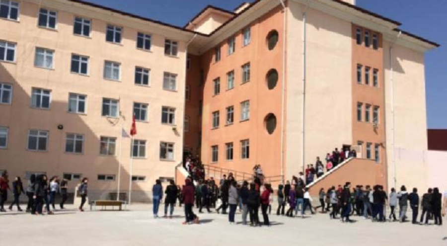 Lise öğrencisi okulun 4. katından aşağı düştü!