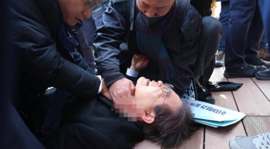 Boynundan bıçaklanmıştı: Ana muhalefet lideri Lee Jae-myung ameliyat oldu