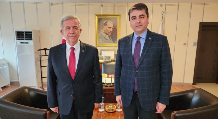 Mansur Yavaş, Gültekin Uysal'ı ziyaret etti