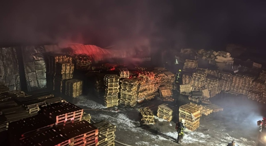 Kayseri'de palet fabrikasında yangın çıktı!