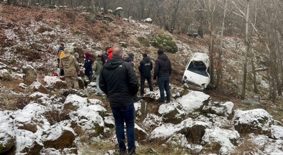 Uçuruma devrilen araçta 1 ölü, 1 ağır yaralı
