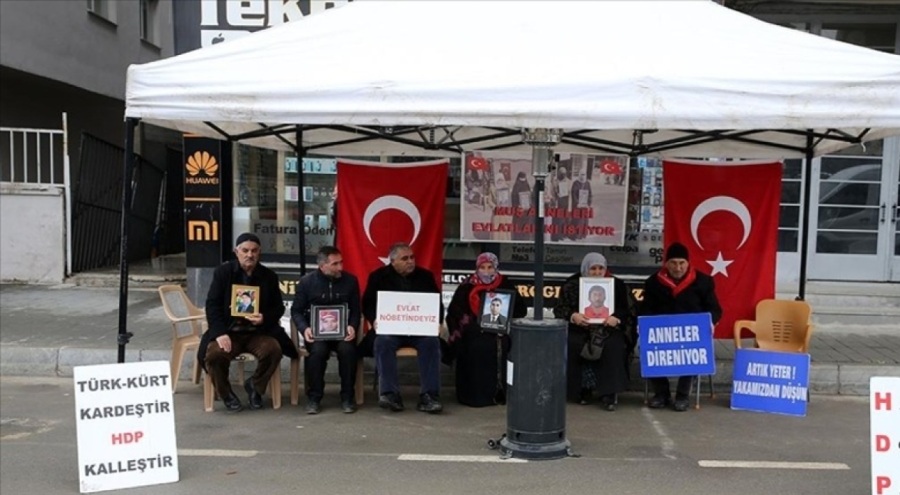 Muşlu ailelerin evlat nöbeti sürüyor