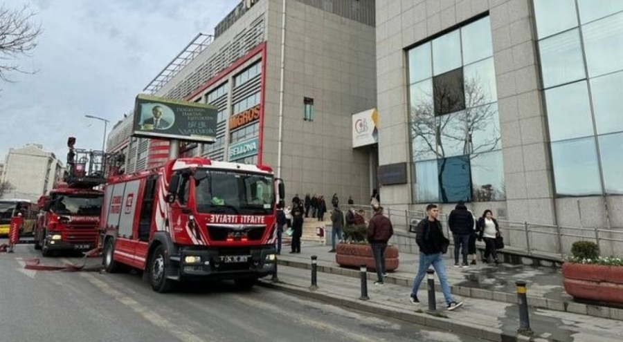 İstanbul Bayrampaşa Belediyesinin binasında yangın!