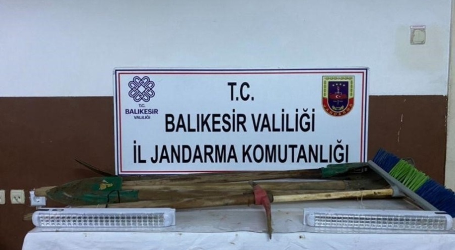 İzinsiz kazı yapan 5 kişi suçüstü yakalandı