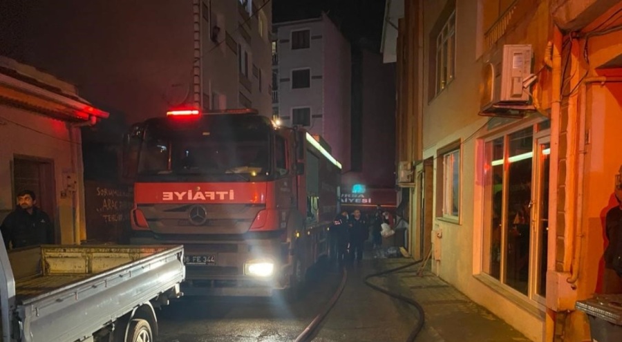 Bursa'da apartmanın çatısında yangın!
