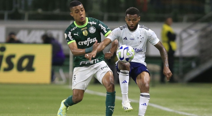 Galatasaray, Brezilyalı şampiyon sol beki renklerine bağlamak istiyor