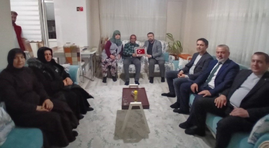 AK Parti Mustafakemalpaşa ilçe başkanı şehit ailelerini ziyaret etti