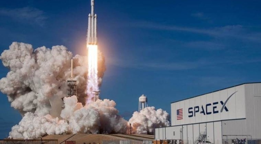 SpaceX, çalışanlarını kovmakla suçlanıyor