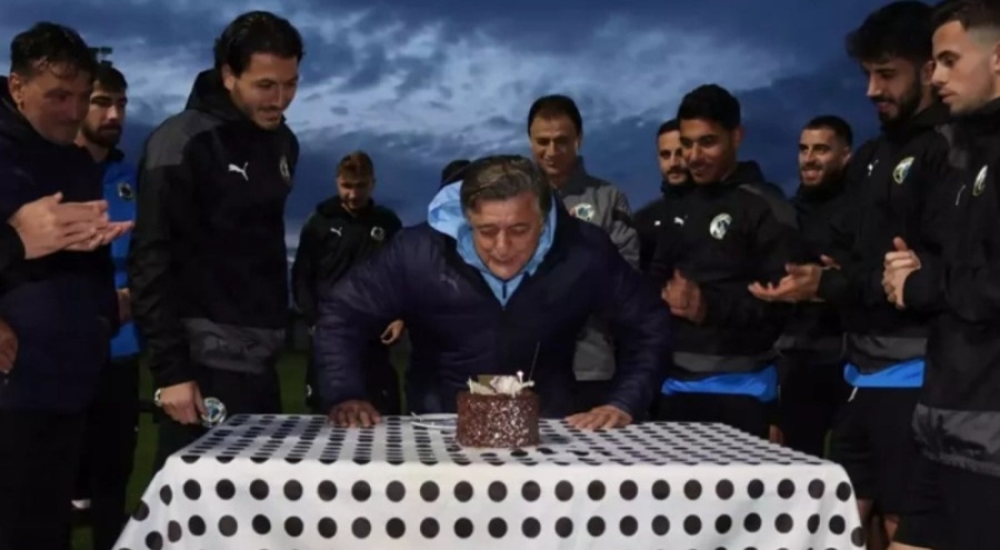 Yılmaz Vural'ın doğum günü pastasında esprili yazı!