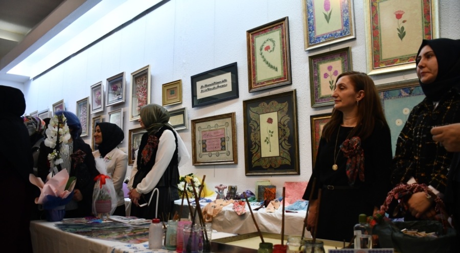Bursa'da Türk süsleme sanatları ve el sanatları kurslarının sergisi açıldı