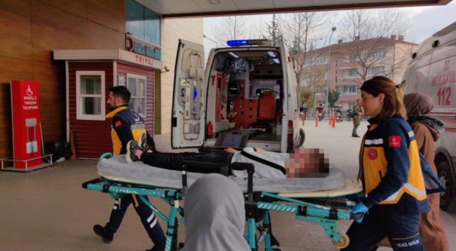 Bursa'da yola çıkan 11 yaşındaki çocuğa otomobil çarptı