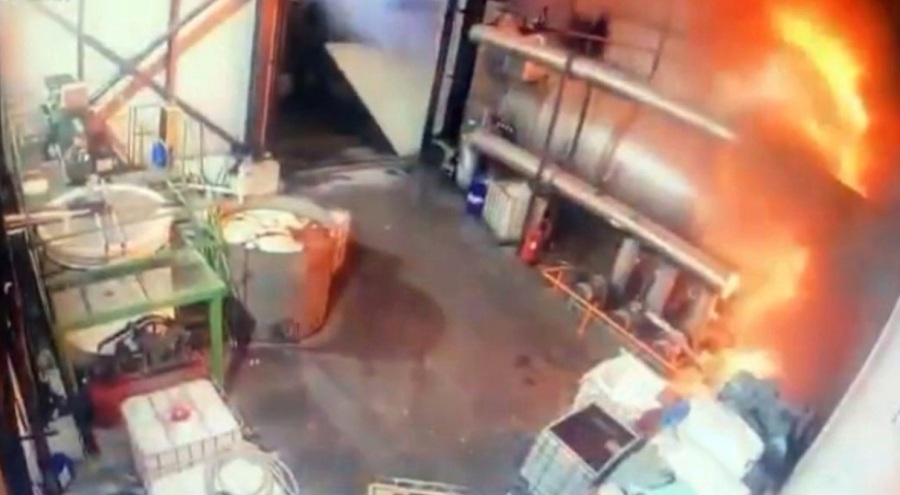 Fabrikada yağ kazanı patladı!
