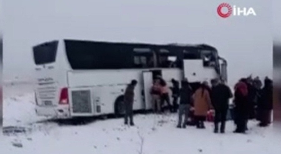 Kars Sarıkamış'ta otobüs kazası: Ölü ve yaralılar var