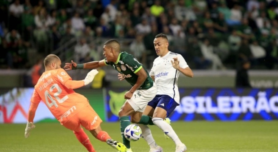 Galatasaray'a Melo tavsiyeli sol bek gelecek