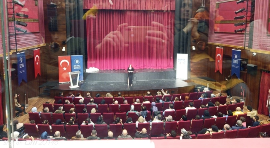 Bursa'da "Seyit Onbaşı Senin Kahramanın" oyununa yoğun ilgi