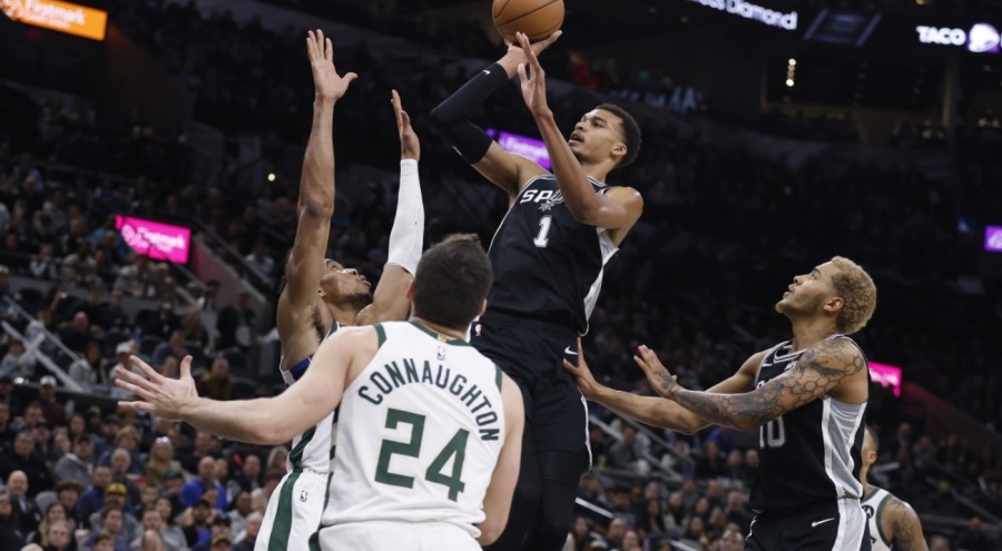 Denver, Nikola Jokic'in son saniye basketiyle kazandı