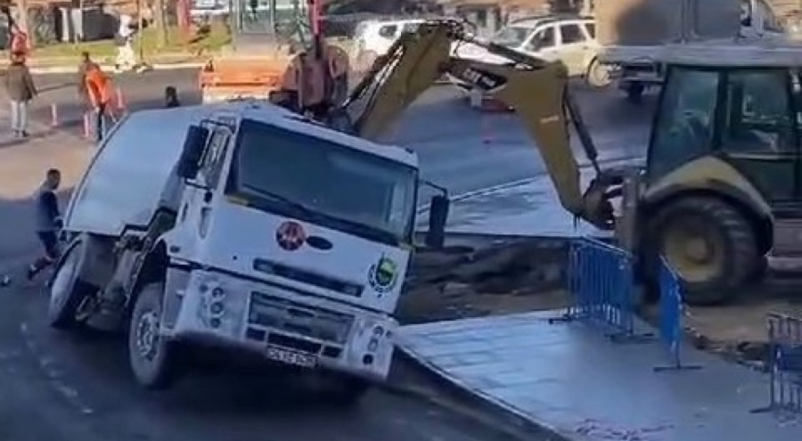 Bursa'da panik dolu anlar! Yol çöktü...
