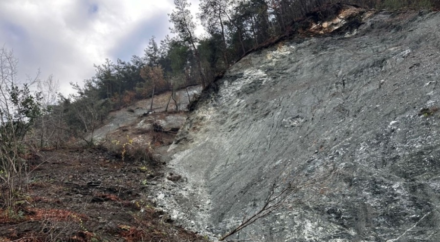 Hatay'da toprak kaydı! Evler kullanılamaz hale geldi