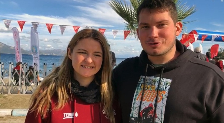 Muğla'da bir vatandaş denizden çıktıktan sonra evlilik teklifi yaptı