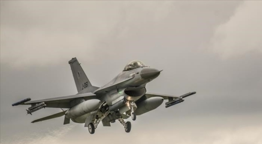 Danimarka Ukrayna'ya F-16 teslimatını 6 ay erteledi