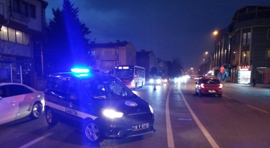 Bursa'da feci kaza! Zabıta aracı ile motosiklet çarpıştı