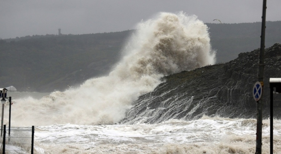 Meteorolojiden Doğu Karadeniz kentlerine 'fırtına' uyarısı yapıldı