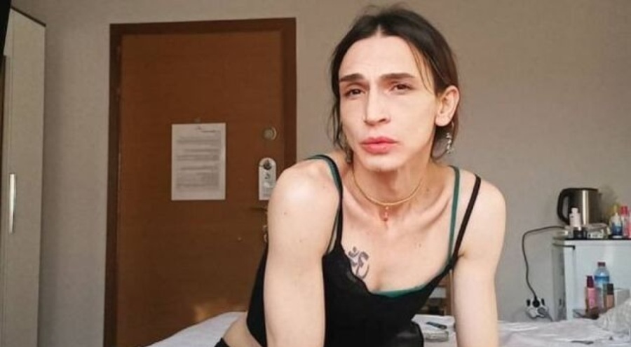 Cinsiyet değiştirmişti... Pembe saçıyla olay oldu