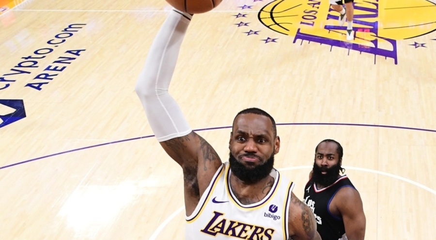 NBA'de Los Angeles derbisinde kazanan Lakers