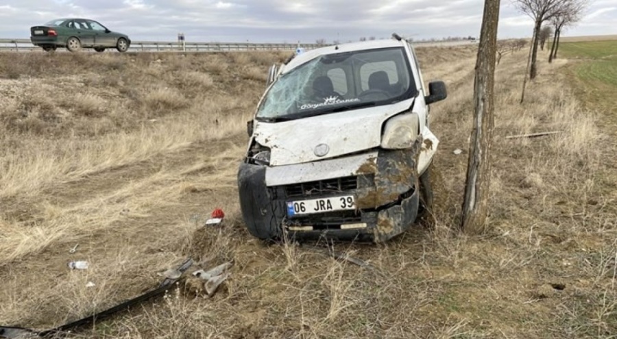 Araç takla attı: 2 kişi yaralandı