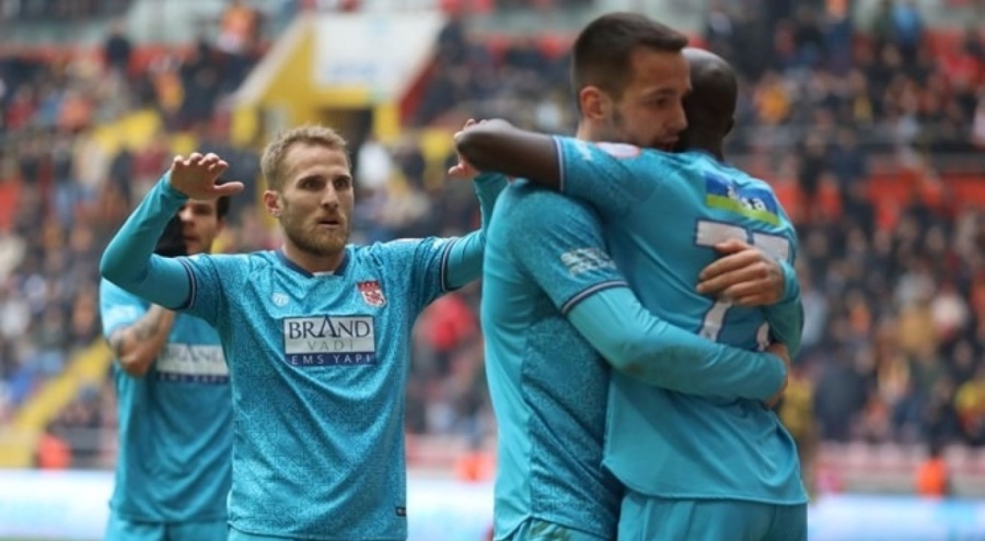 Sivasspor'un galibiyet serisi 2 maça yükseldi