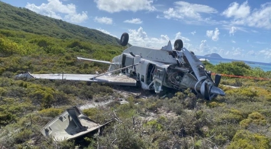 Küçük uçak iniş yaparken takla attı! Çok sayıda yaralı