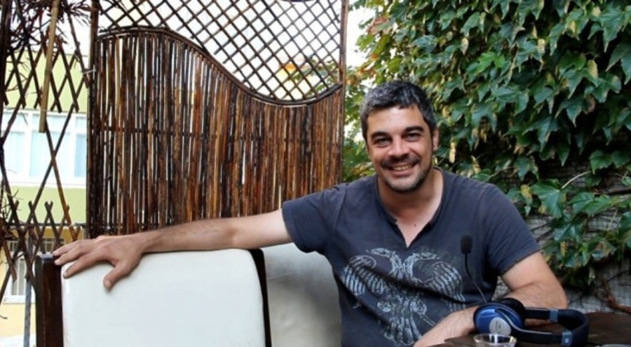 Ünlü oyuncu Murat Prosçiler kafasında muz kabuğunu taşıdı!