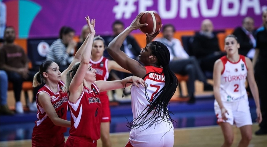 Galatasaray, ABD'li basketbolcu Teaira McCowan'ı renklerine bağladı