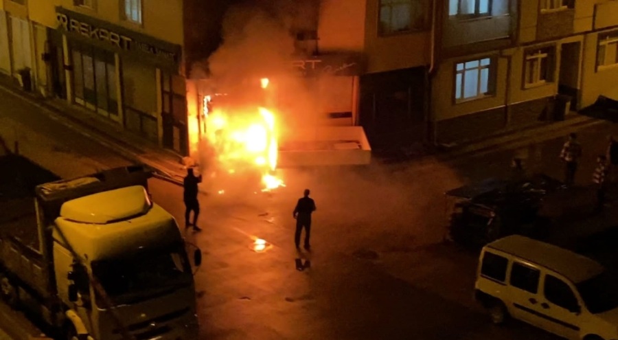 Bursa'da kamyonet alev alev yandı!